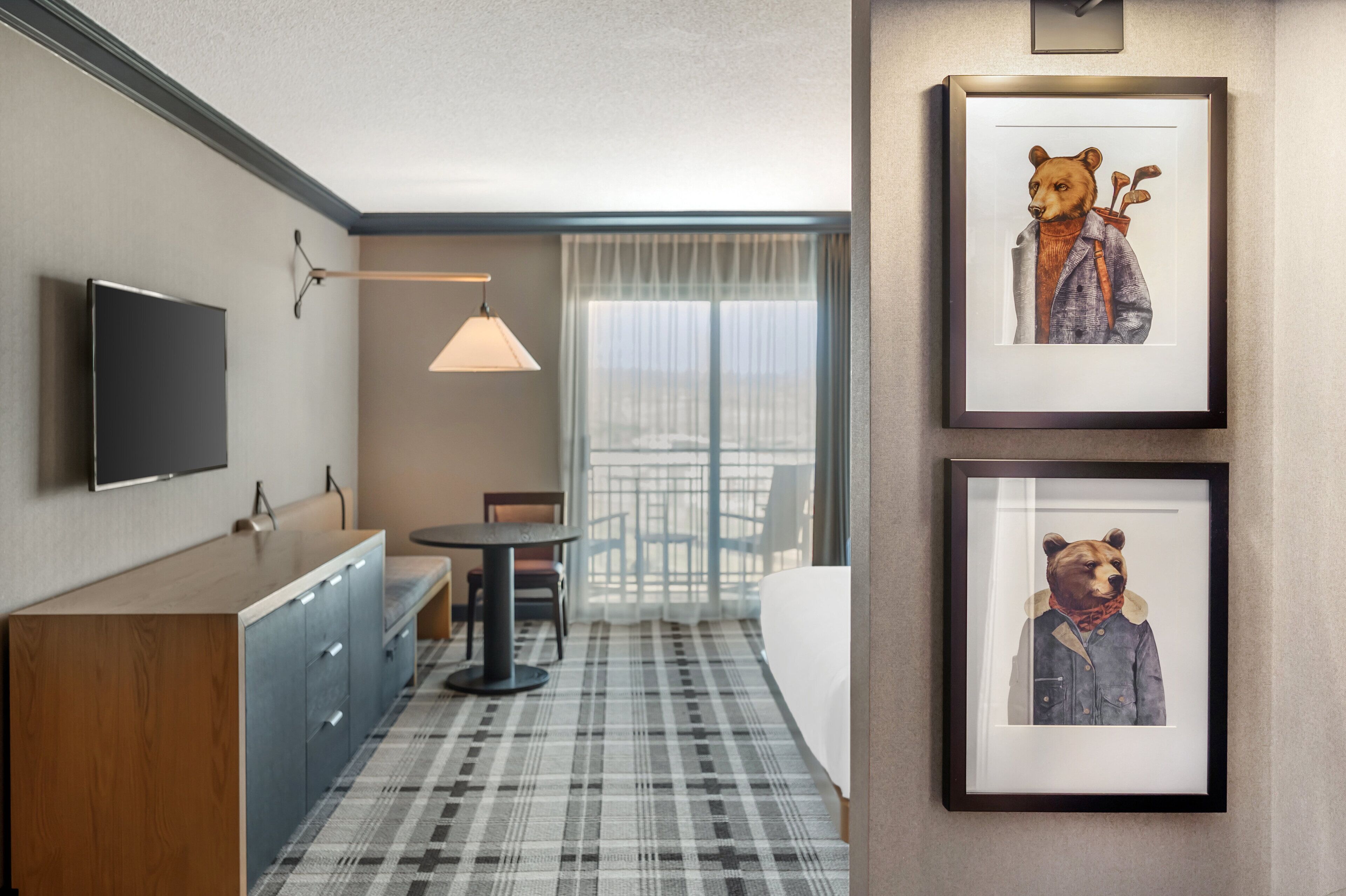 Room, 1 King Bed, Balcony, Mountain View (Spacious)