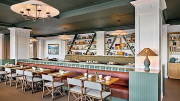 3 restaurants; breakfast, lunch, dinner, and brunch served