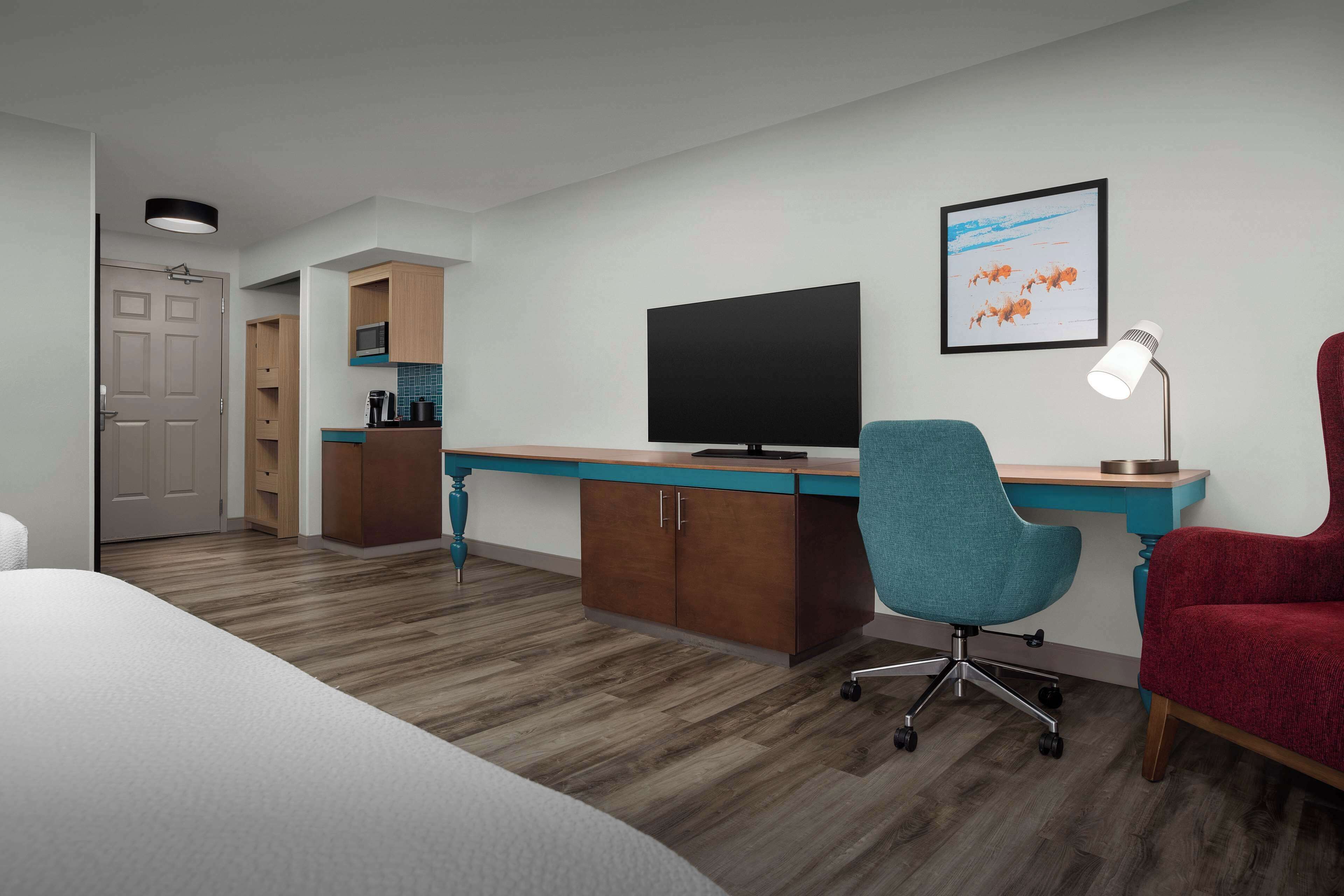 Standard rumstyp, en dubbelsäng king | Sängtillbehör av högsta kvalitet, ljudisolering och strykjärn/strykbräda