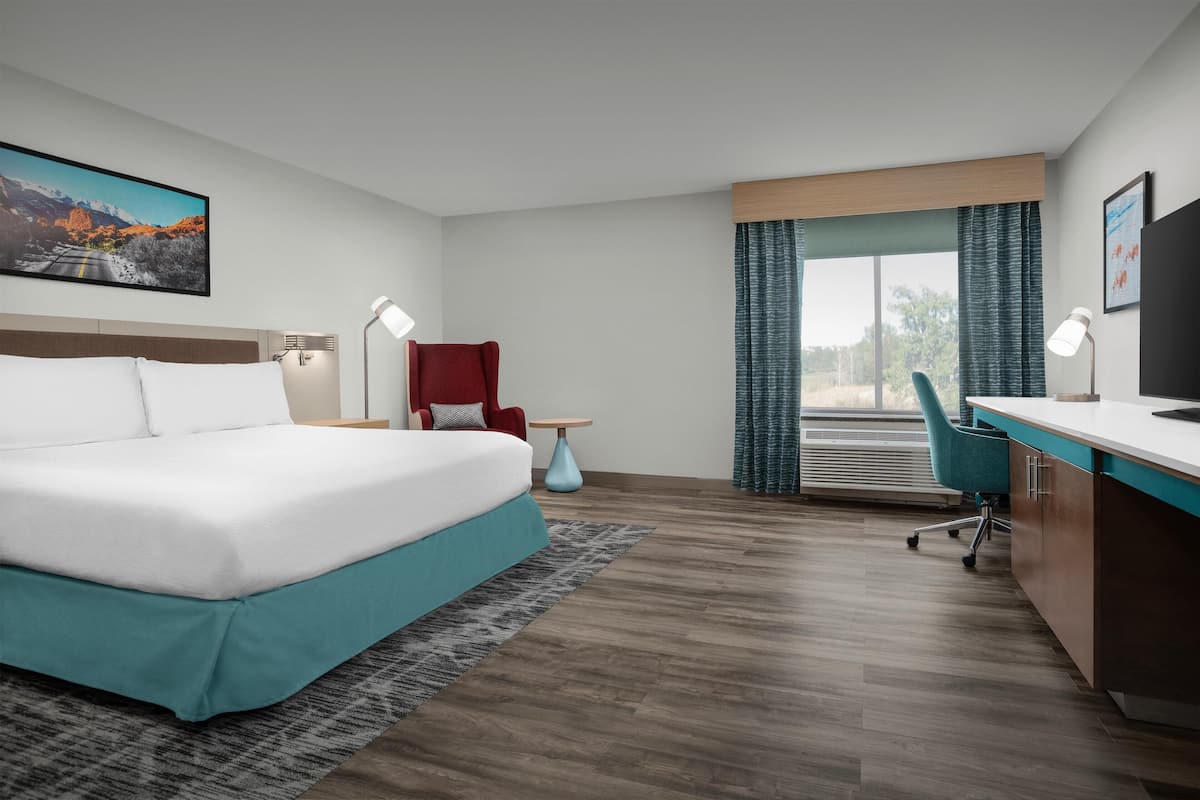 Room, 1 King Bed, Accessible | Premium bedding, soundproofing, iron/ironing board