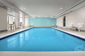 Innenpool, Liegestühle