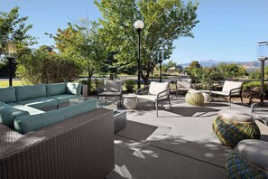 Terrace/patio - Hilton Garden Inn Colorado Springs North Air Force Academy (Colorado Springs)