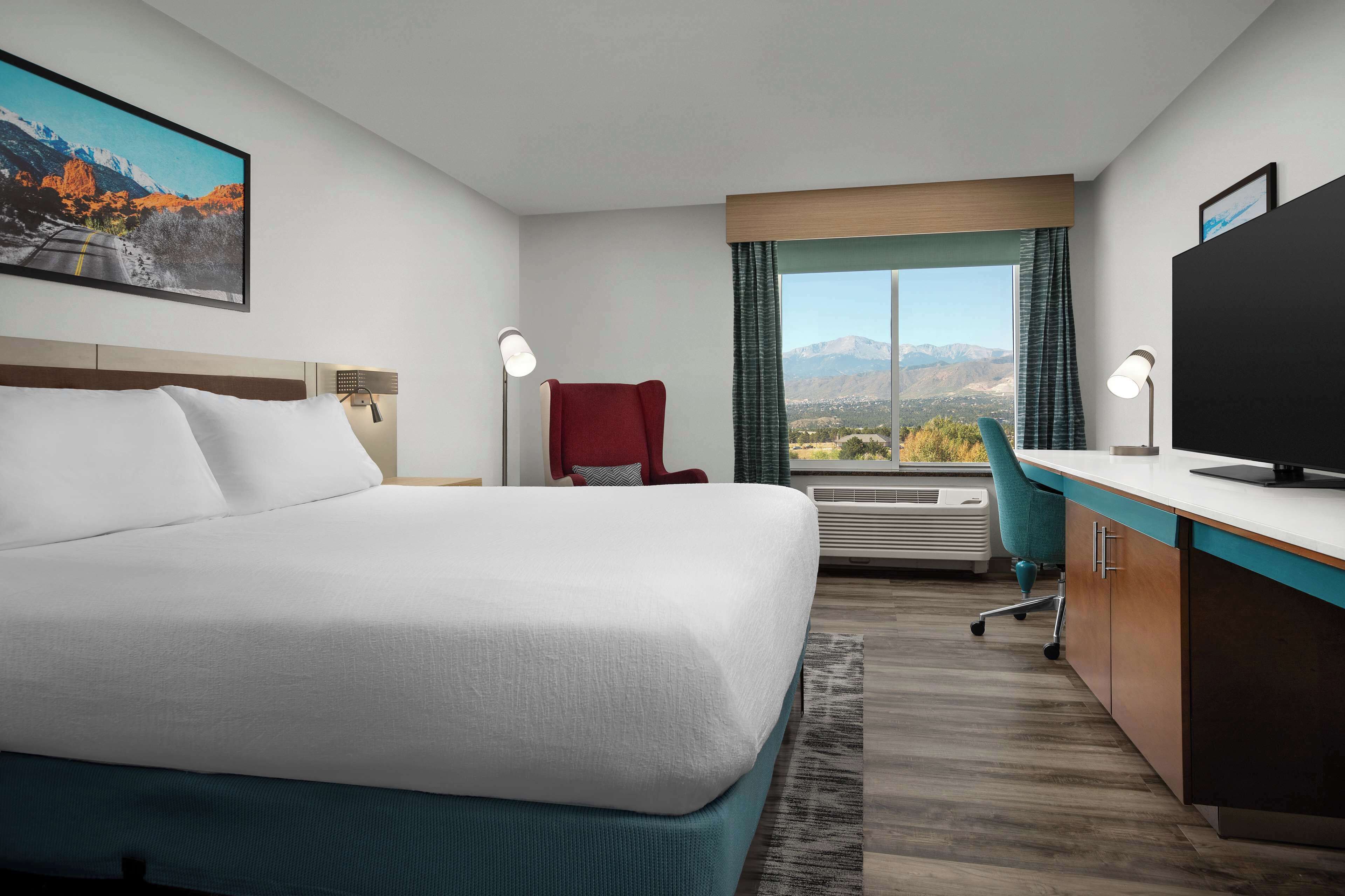 Standard Room - King Bed | Premium bedding, soundproofing, iron/ironing board