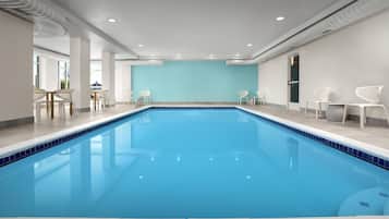 Innenpool, Liegestühle