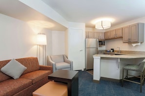Studio, 1 King Bed, Kitchen | Living area | 45-inch LCD TV with cable channels, TV, pay films