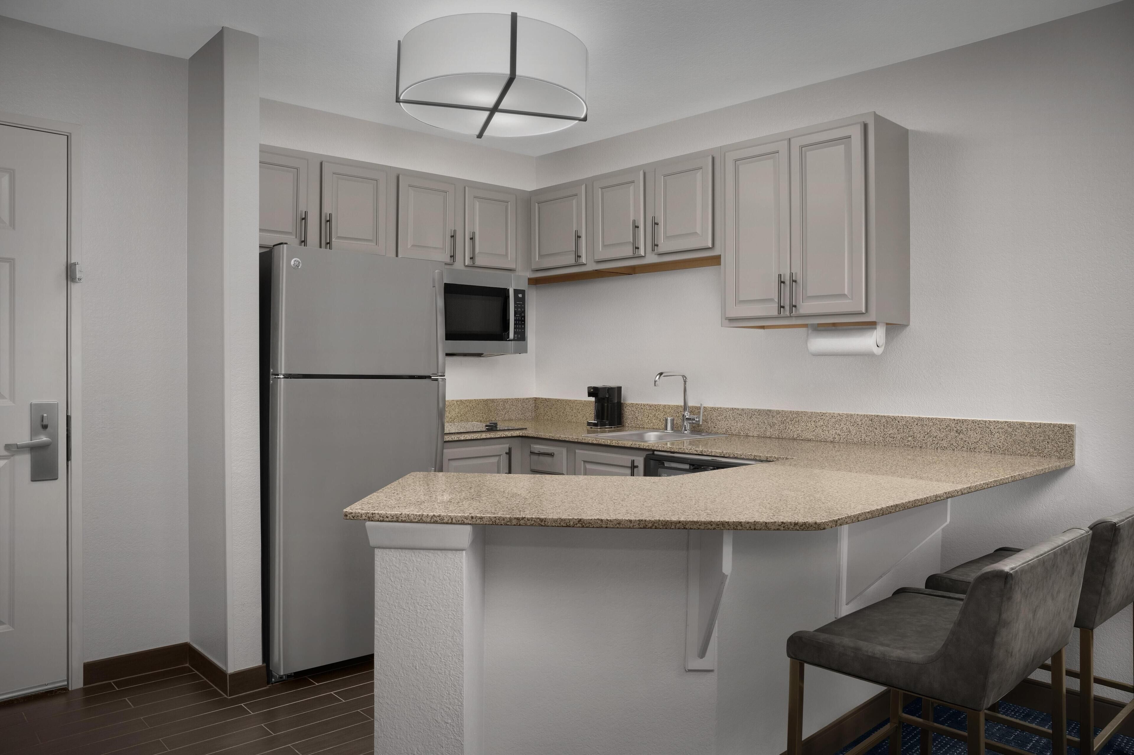 Suite, 1 King Bed, Kitchen | Minibar