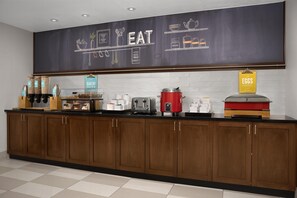 Free daily buffet breakfast - Hampton Inn & Suites Denver Tech Center (Denver)