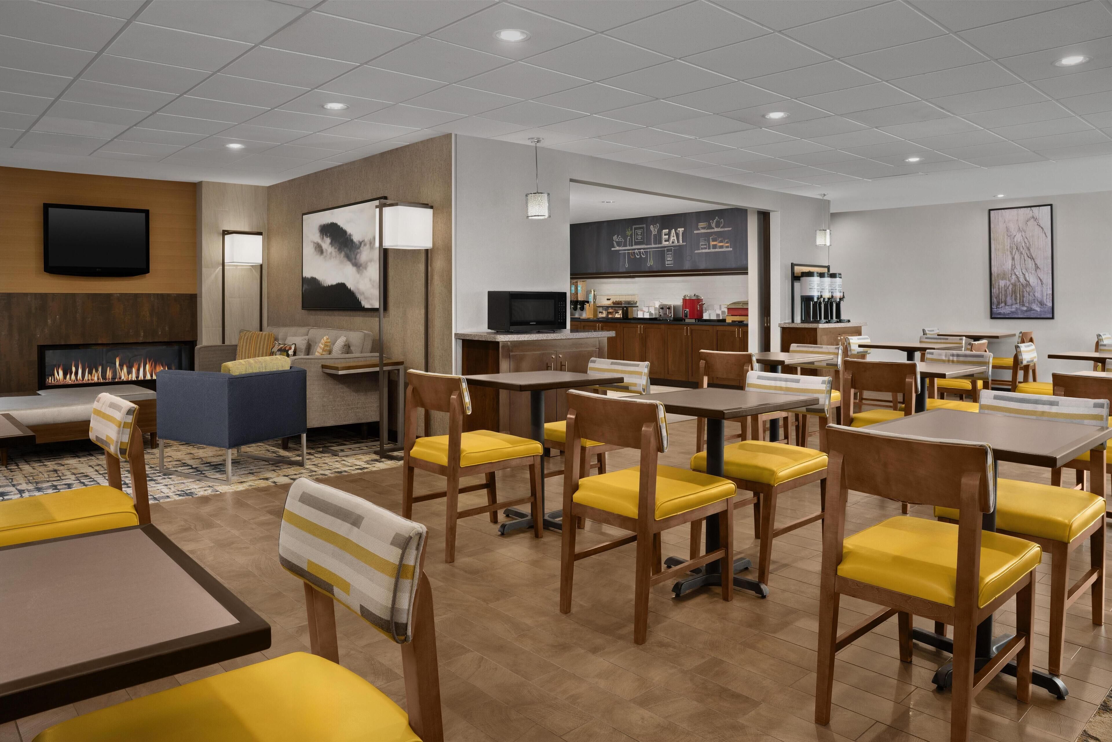 Café da manhã com buffet grátis todos os dias