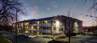 HomeTowne Studios by Red Roof Denver - Thornton