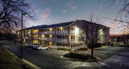 HomeTowne Studios by Red Roof Denver - Thornton