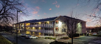 HomeTowne Studios by Red Roof Denver - Thornton