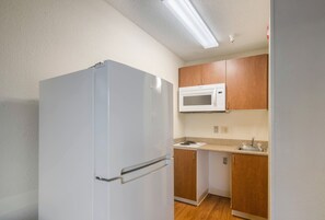 Fridge, microwave, stovetop