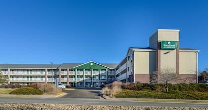 HomeTowne Studios by Red Roof Denver - Thornton