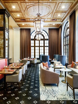 Frokost, lunsj og middag serveres