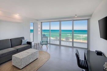 Room, 1 King Bed, Non Smoking, Oceanfront (Balcony) | Premium bedding, memory foam beds, in-room safe, desk at MB Hotel, Trademark Collection by Wyndham