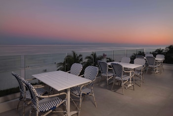 Daily buffet breakfast (USD 23 per person) at MB Hotel, Trademark Collection by Wyndham