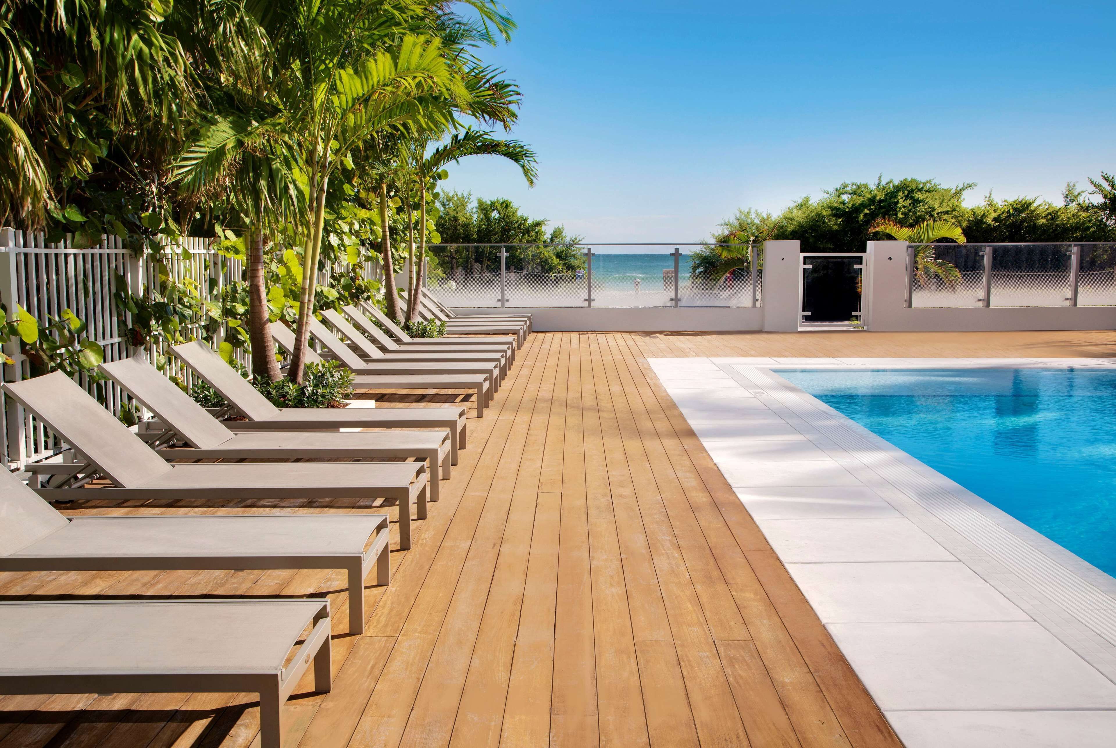 Utendørsbasseng, bassengtelt (inkludert) og bassengparasoller