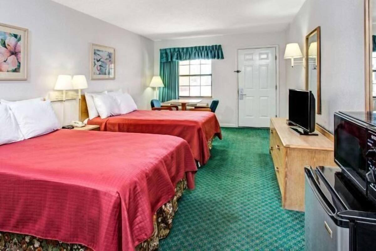 Desk, iron/ironing board, free WiFi, bed sheets