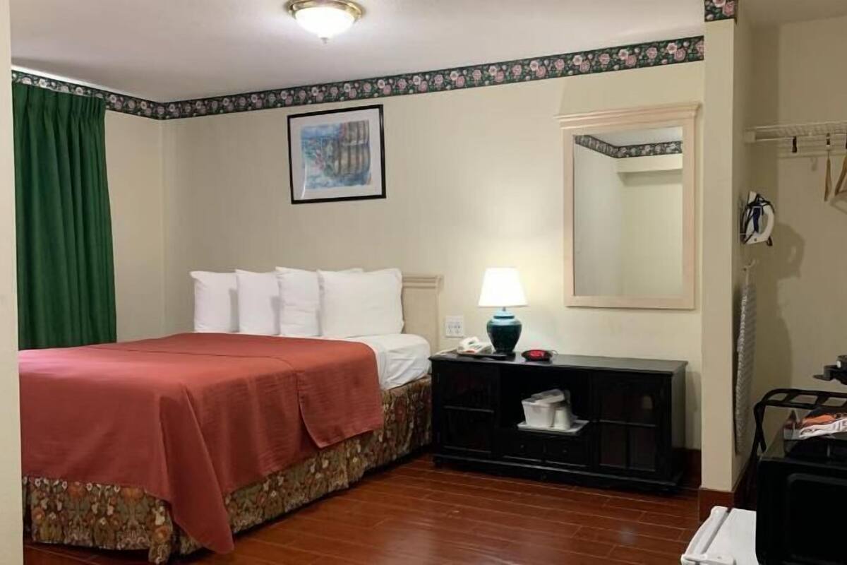 Desk, iron/ironing board, free WiFi, bed sheets