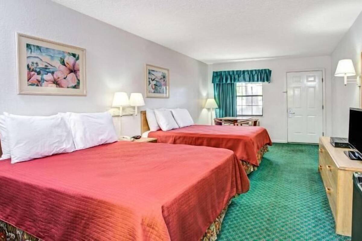 Desk, iron/ironing board, free WiFi, bed sheets