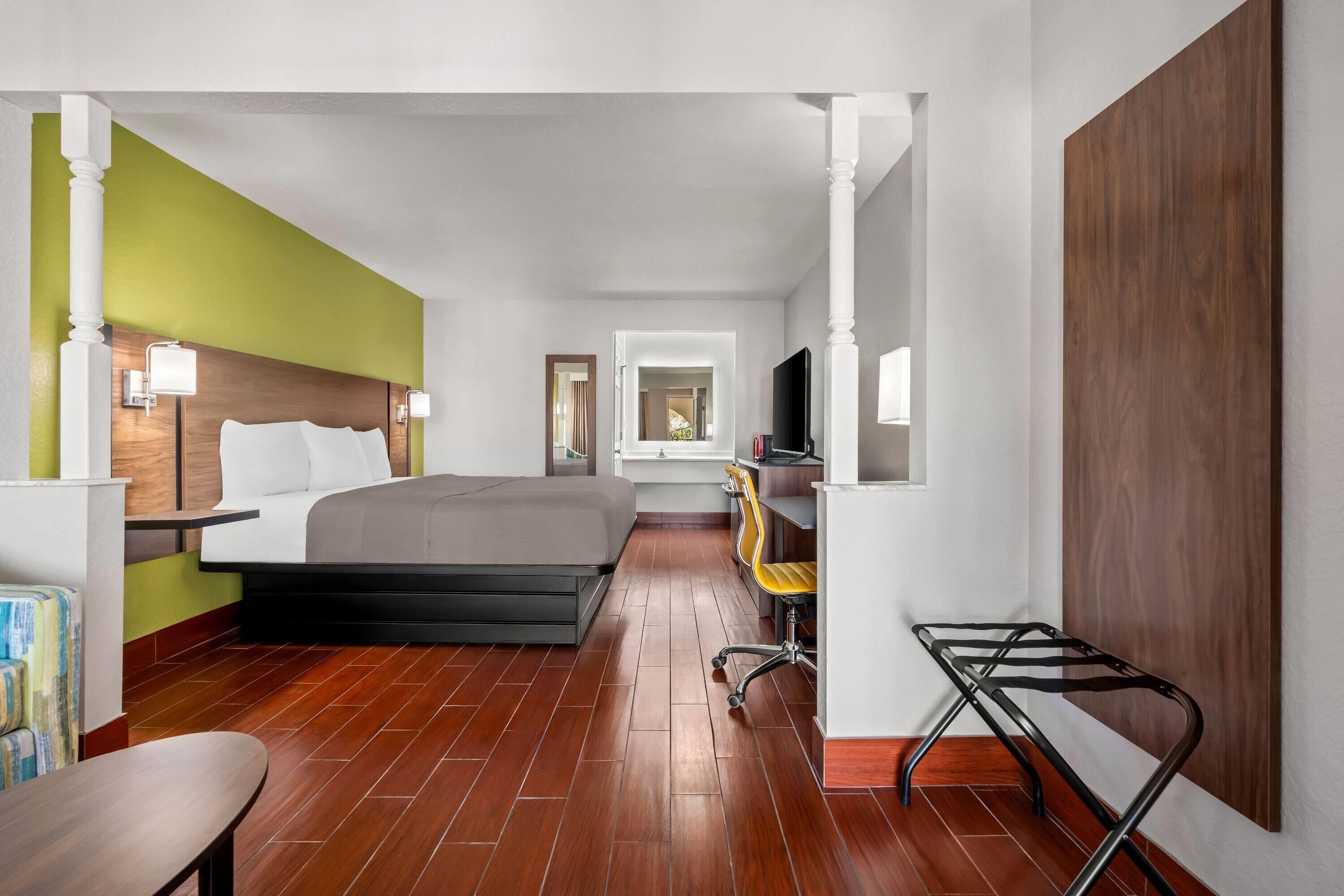 مكتب ومكواة/لوح كي وواي فاي مجانًا وملاءات أسرّة