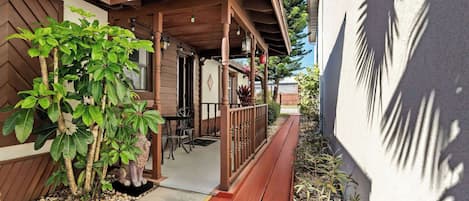 Suite, 1 Katil Ratu (Queen), Non Smoking (Cottage) | Meja, seterika/papan seterika, Wi-fi percuma, cadar katil