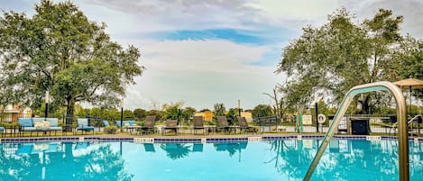 Outdoor pool, pool loungers