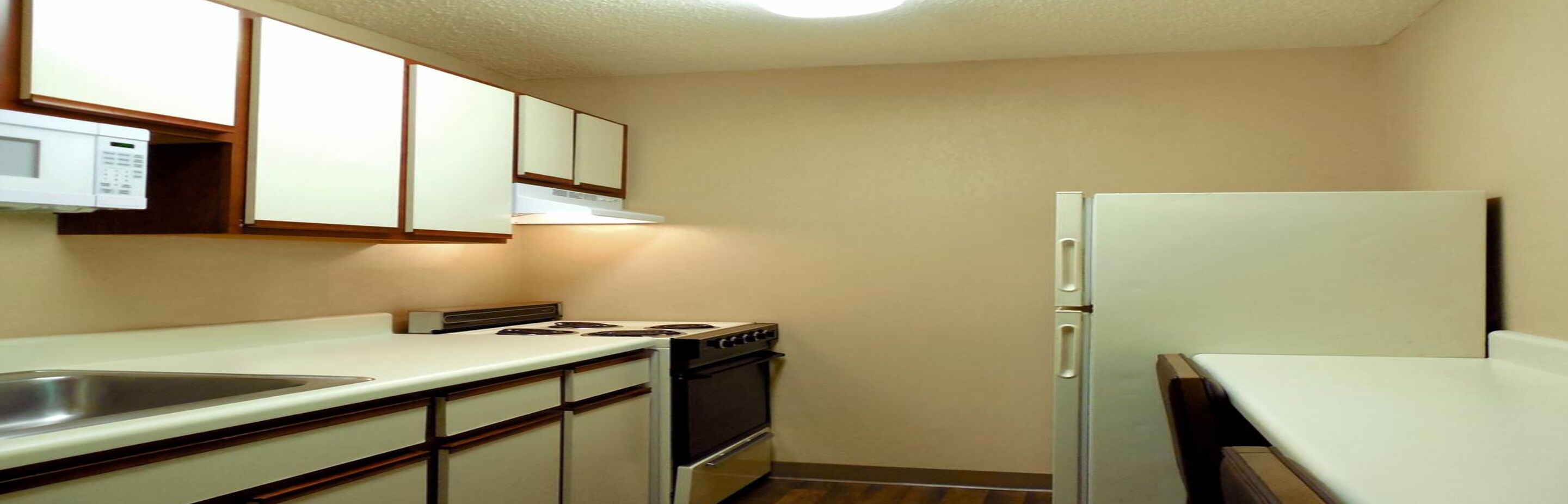 deluxe studio, multiple beds, non smoking | private kitchen | full-sized fridge, microwave, oven, stovetop