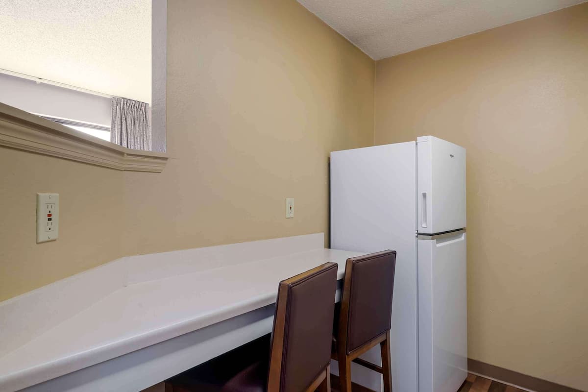 deluxe studio, 1 queen bed with sofa bed, non smoking | desk, free wifi