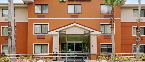A hotel with a sign reading "extended STAYAMERICA" and a lobby entrance marked "4811".