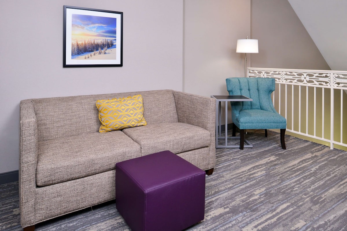 Suite, 2 Queen Beds (With Loft) | Living area