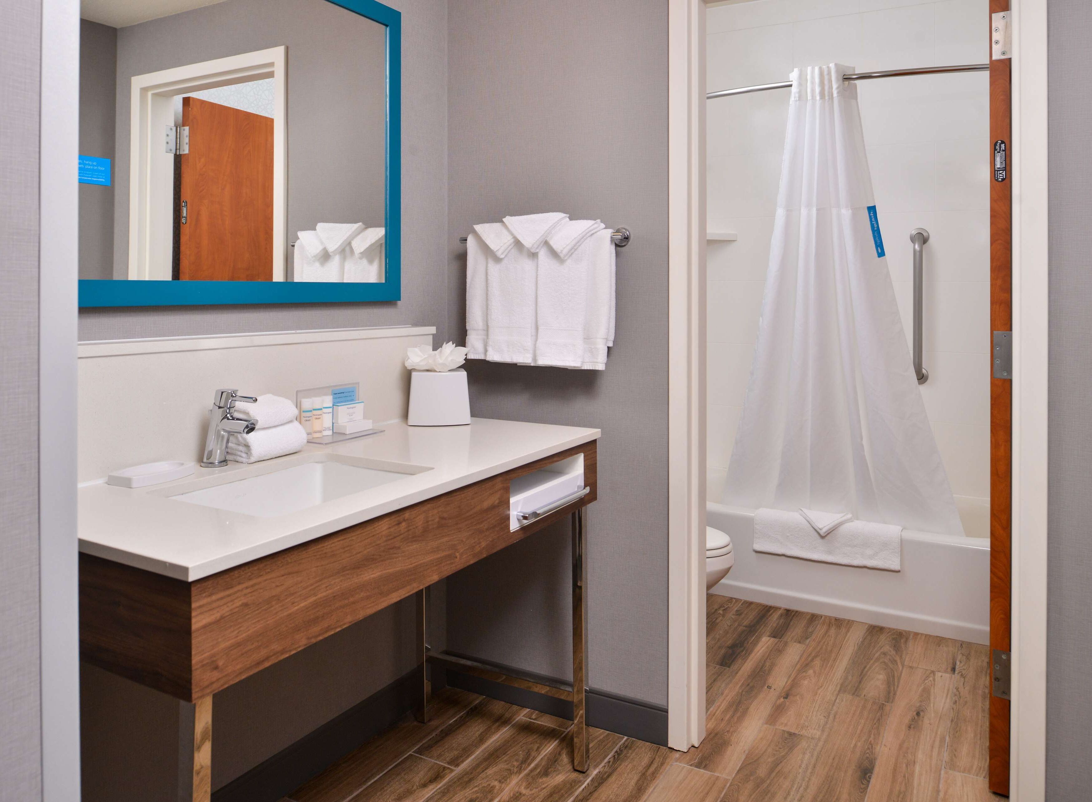suite, multiple beds, non smoking | bathroom | combined shower/bathtub, free toiletries, hair dryer, towels