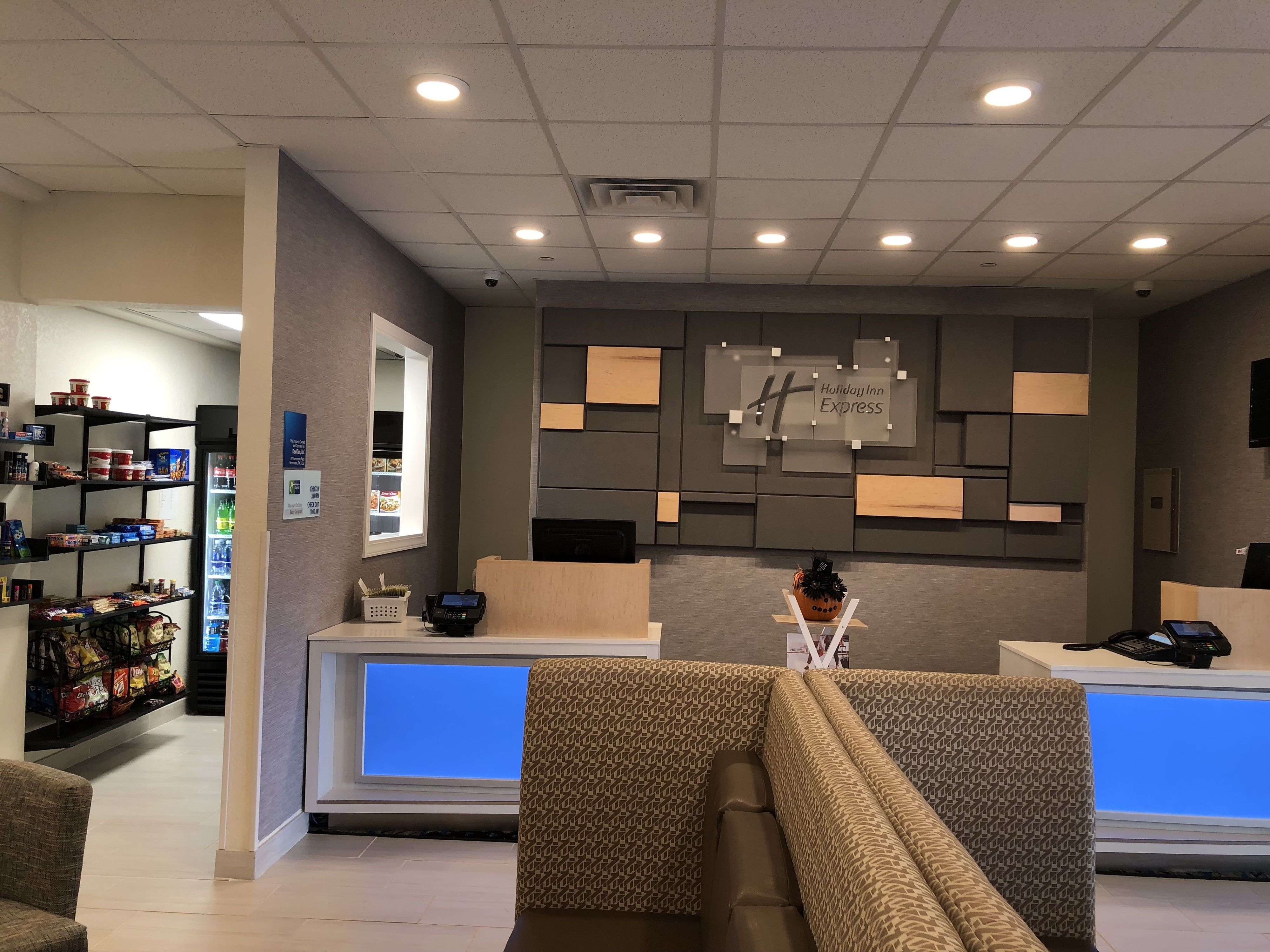 Check-in/check-out kiosk