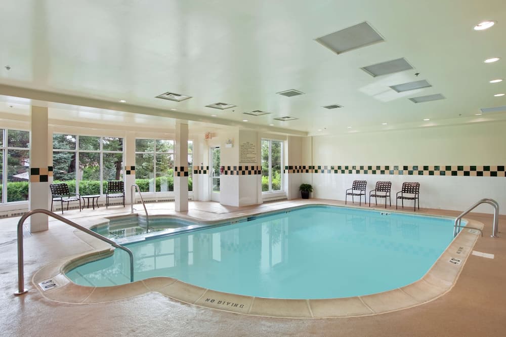 Hilton Garden Inn Chicago / Oak Brook