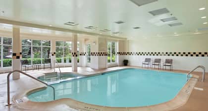 Hilton Garden Inn Chicago / Oak Brook