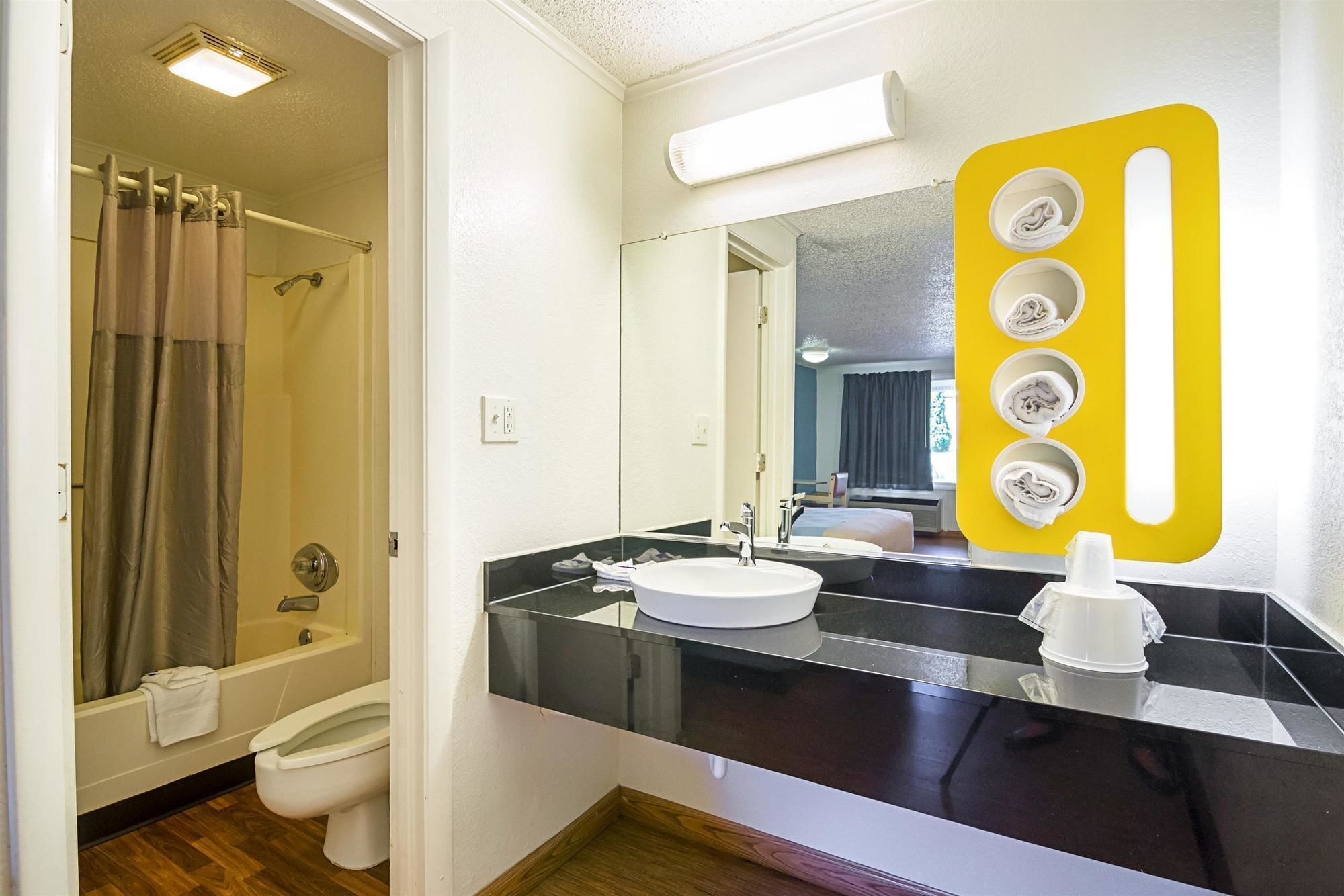 Shower, towels