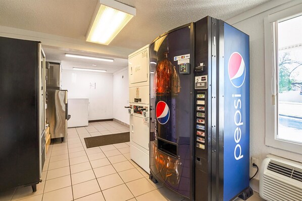 Interior - Motel 6 Bloomington, IN (Bloomington)