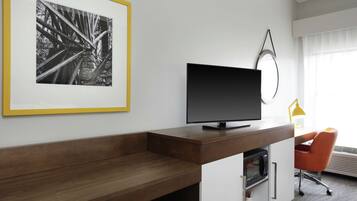 Ropa de cama hipoalergénica y tabla de planchar con plancha