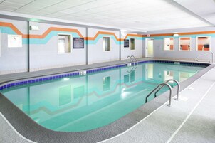 Una piscina cubierta
