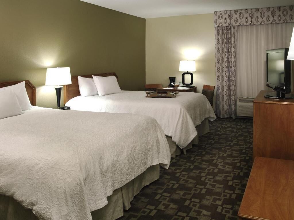 In-room safe, laptop workspace, iron/ironing board, free WiFi