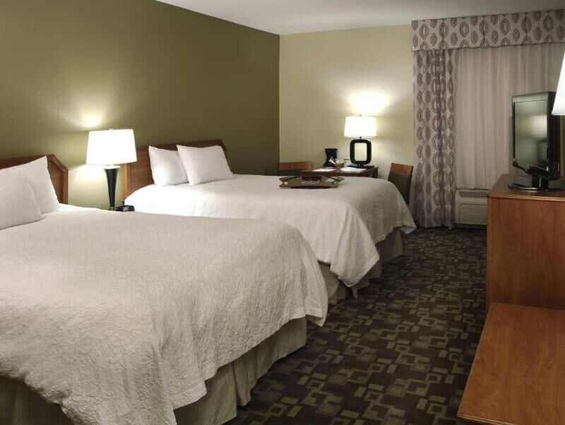 In-room safe, laptop workspace, iron/ironing board, free WiFi