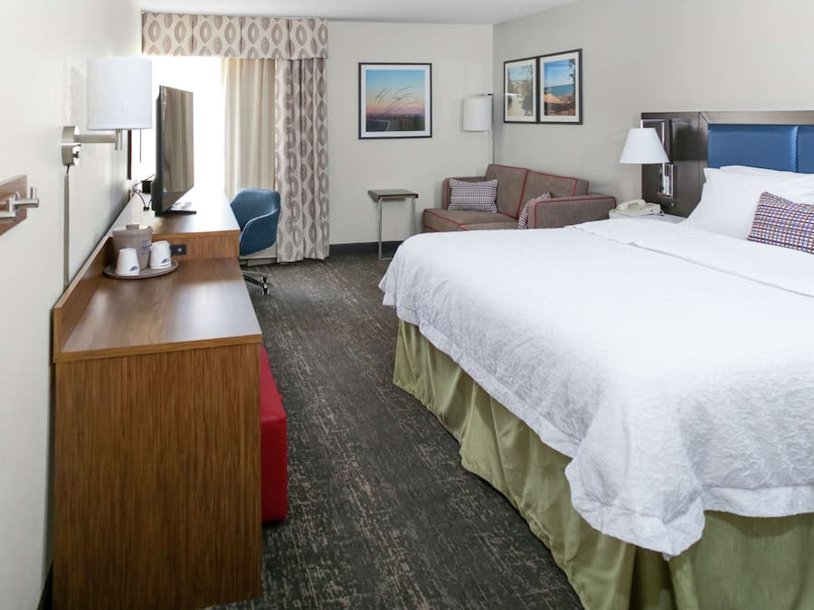 One king study sofabed non smoking | In-room safe, laptop workspace, iron/ironing board, free WiFi