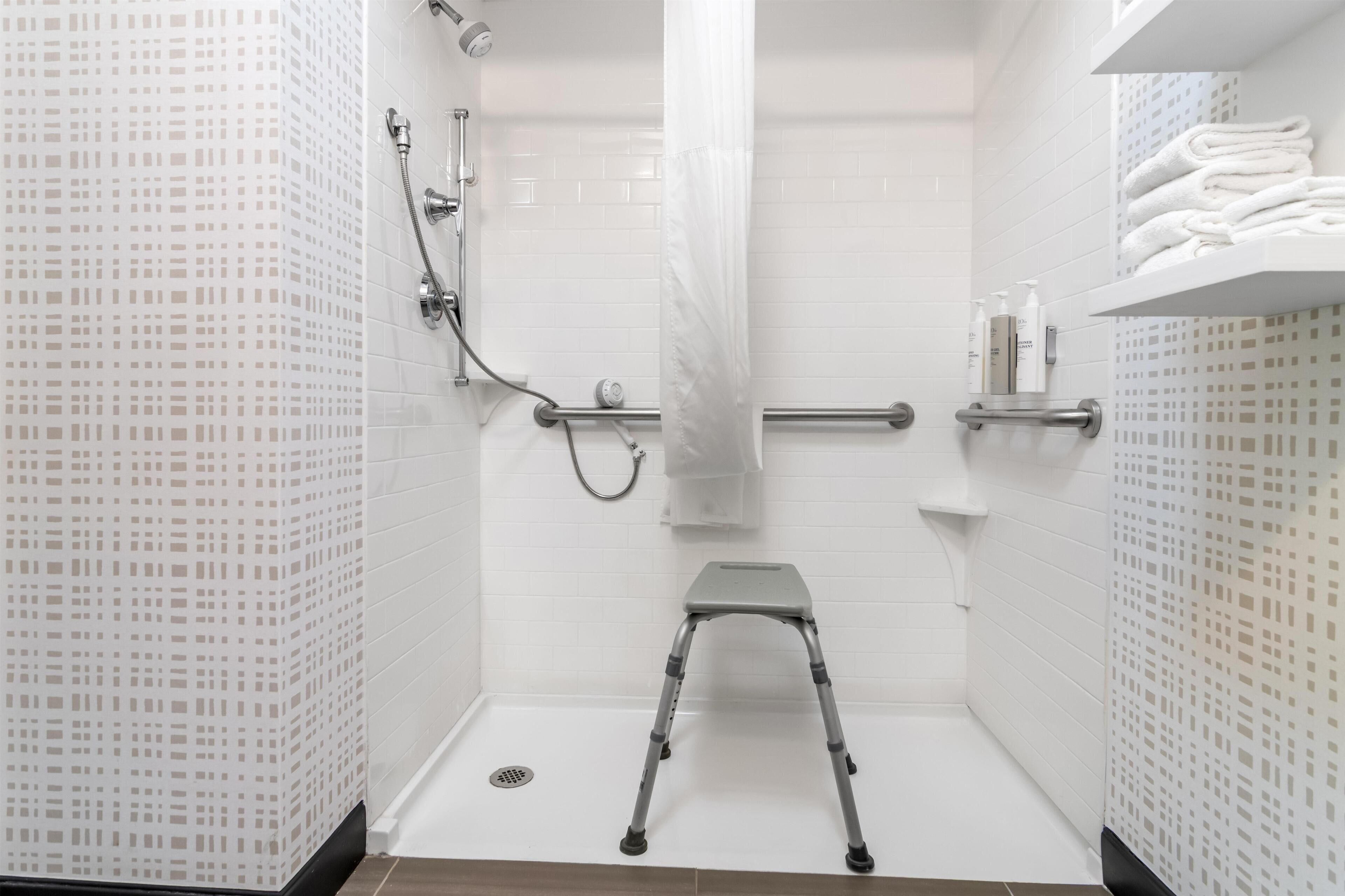 Room, Accessible, Non Smoking | Bathroom shower