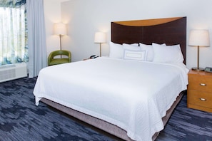 Couette en duvet, bureau, rideaux d’obscurcissement