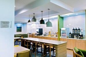 Breakfast area - AmericInn by Wyndham Hays (Hays)