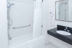 Vòi sen/bồn tắm kết hợp, đồ dùng nhà tắm miễn phí, máy sấy tóc 