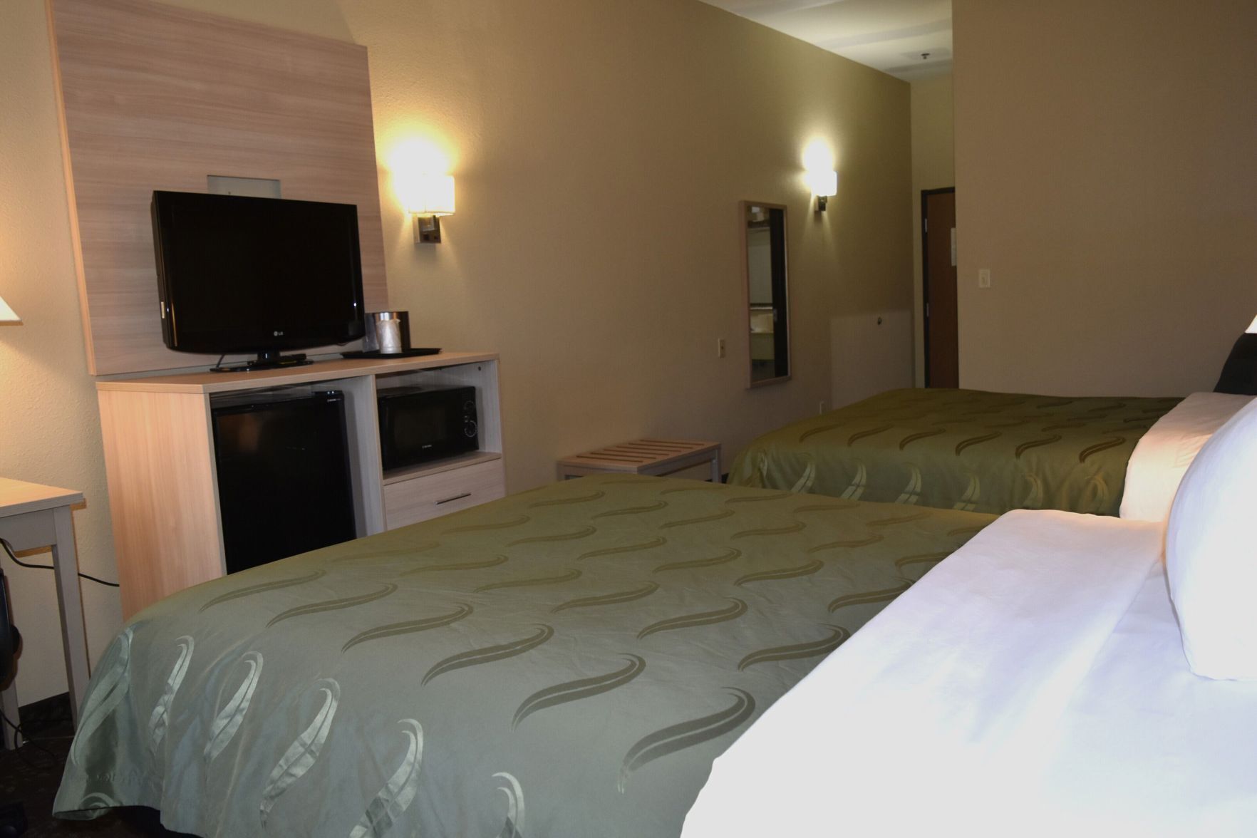 Desk, soundproofing, iron/ironing board, free WiFi
