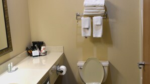 Kombinasi shower/bathtub dan handuk