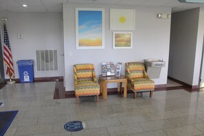 Lobby - Days Inn by Wyndham Franklin (Franklin)
