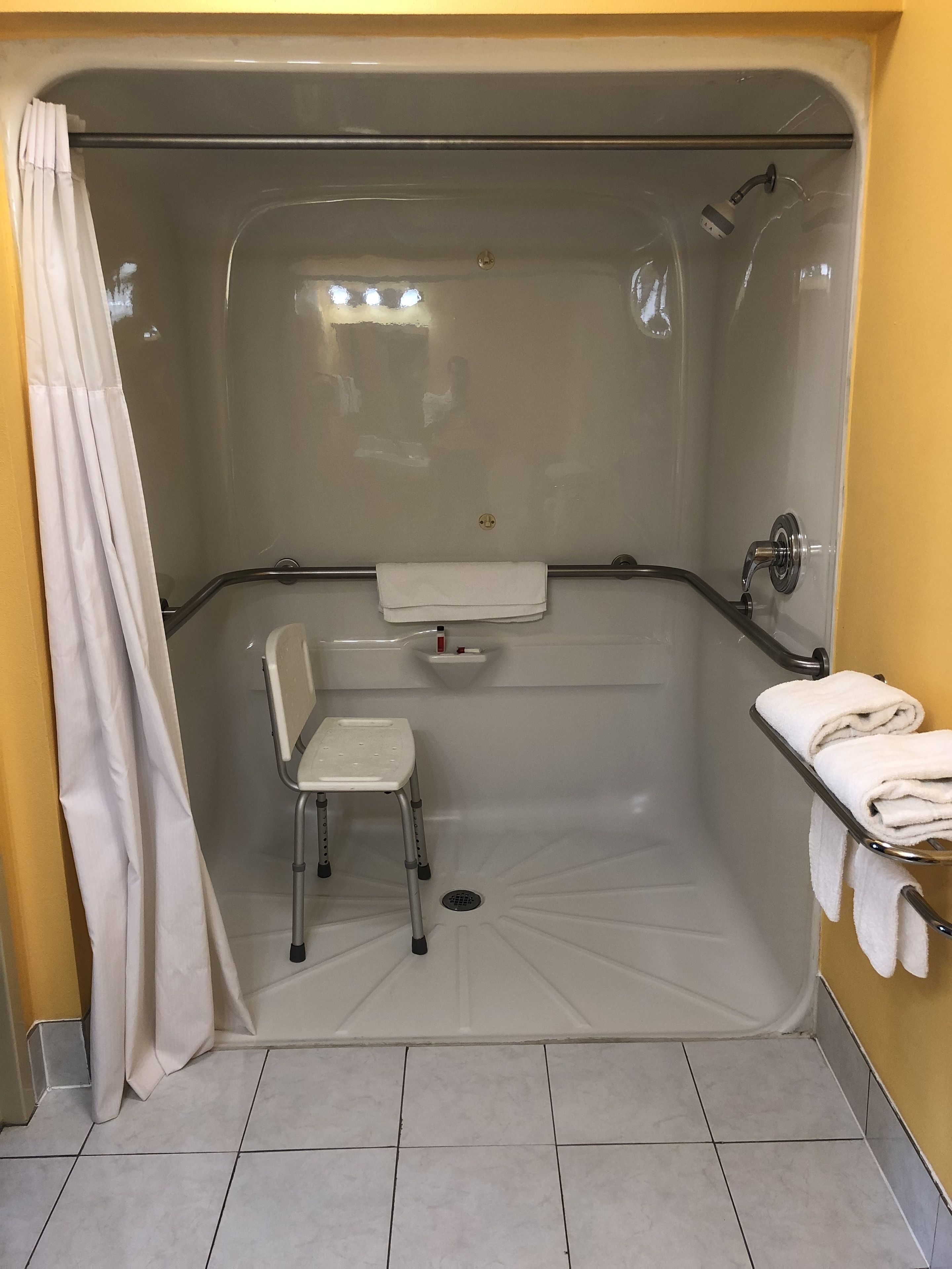 Room, 1 King Bed, Accessible, Non Smoking | Bathroom